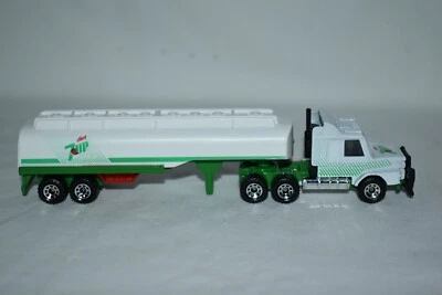 Matchbox Convoy 1:90 7 UP Scania T142 Semi Tractor & Tanker Trailer - Image 1 of 3