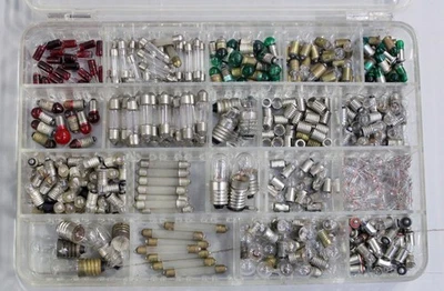 H0 Märklin Konvolut Ersatzteile Beleuchtungskörper aus Sammlung in Sortierbox - Bild 1 von 2