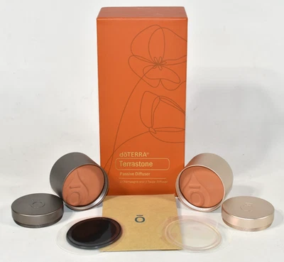 doTERRA Terrastone 被动扩散器 2 件套香槟和灰褐色精油 — 第 1/4 张图片