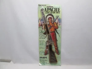 Vintage Die Cast Apache Lever Action Rifle Cap Gun (1978) 11 inch on card - Picture 1 of 7