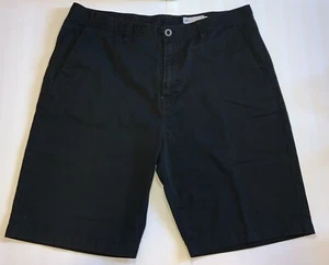 Pantalones cortos para hombre Volcom 40 negros lisos informales de algodón frente plano parte inferior china - Imagen 1 de 4
