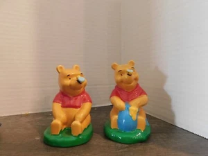 WINNIE THE POOH AND HUNNY POT BEE Salt & Pepper Set Shaker WALT DISNEY VINTAGE - Picture 1 of 2
