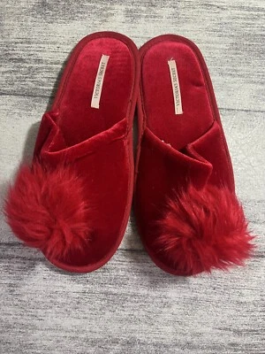 Zapatillas Victoria’s Secret rojas difusas pompón medianas 7-8 Foto 1 de 4