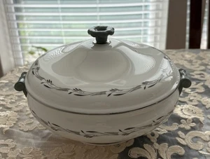 Wedgwood Halford Bone China bedeckt Schüssel Terrine 8” x 9 3/4” x 5,5” - Bild 1 von 13