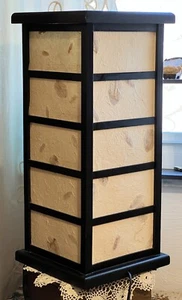 1999 japanischer Stil Holz, Büttenpapier mit eingebetteten Blättern Tischlampe 20" - Bild 1 von 21