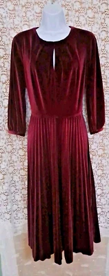 Maggie London Dress Size 10 Burgandy 3/4 Sleeve Keyhole Neckline Pleated Skirt - Image 1 of 4