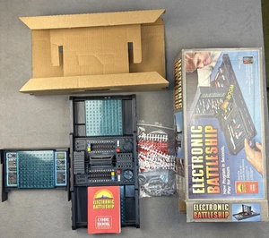 Electronic Battleship Game Milton Bradley 1982 with Instructions & Original Box - Picture 1 of 23