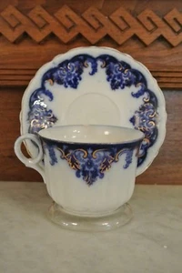 "Taza y platillo azul de colección Georgia Johnson Bros. adorno dorado Inglaterra flujo ""C" - Imagen 1 de 12