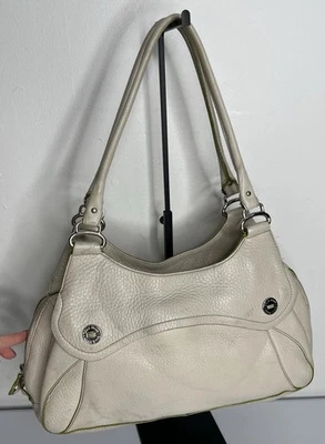 Bolso de hombro Cole Haan de cuero granulado con solapa frontal Foto 1 de 4