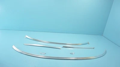 MERCEDES--BENZ R107 560SL 380SL, CONJUNTO DE ACABAMENTO CROMADO SORROUND PARA PÁRA-BRISA DIANTEIRO - Imagem 1 de 4