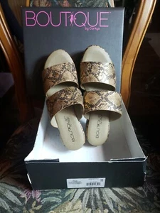 NIB BOUTIQUE by CORKYs TAN SNAKE SHAMROCK WEDGE SANDALS SZ 10 4729 - Picture 1 of 10
