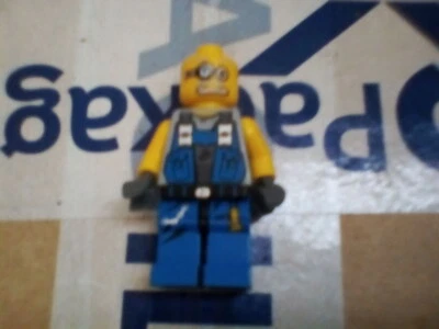 Lego Mini Figura Hombre Paracaidista en Cabeza Azul Doble Cara Foto 1 de 2
