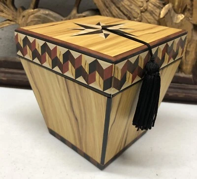 PUNCH STUDIO Caja de almacenamiento/decoración del hogar con patrón de madera Foto 1 de 4