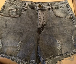 Women's Ripped Denim Distressed Skinny Stretchy Shorts Skinny Hot Pants Jeans - Picture 1 of 2
