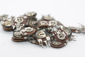 15x Vintage Mini-Trimmer / Potentiometer von RFT, 220 Ohm lin, stehend, DDR, NOS - Picture 1 of 6