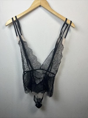 Sexy Body Traje Victoria’s Secret Pequeño Negro Encaje en V Tanga Peluche Nuevo con Etiquetas Foto 1 de 4