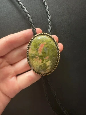 Collar de boda vintage con corbata de vaquero occidental de piedra verde natural para hombre Foto 1 de 4