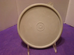Tupperware Vintage Gray 6" Lid/Seal "C" Replacement 227-EUC - Picture 1 of 2