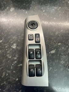 2006 KIA SPORTAGE MK2 DRIVERS SIDE ELECTRIC WINDOW & MIRROR SWITCH PANEL OUK11 - Picture 1 of 7