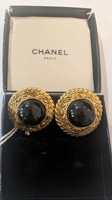 Pendientes Chanel Vintage 1980 Gripoix Tono Dorado Círculo Clip-On Foto 1 de 4
