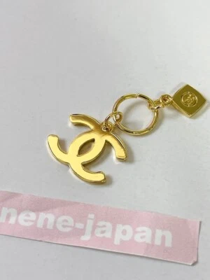 CHANEL Charm 2023 Holiday Christmas Limited Edition CC Logo Gold Charm NM - Image 1 of 4