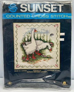 Sunset GEESE in A GARDEN - COUNTED CROSS STITCH KIT 10” X 10” - Afbeelding 1 van 3