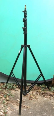 SOPORTE LUZ UNIVERSAL KUPO 12' KS140811 EN EXCELENTE ESTADO Foto 1 de 4