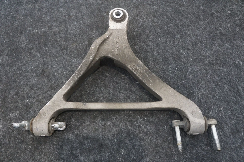 Suspensão traseira braço de controle inferior direito Wishbone fabricante de equipamento original 2177663 Ferrari 360 1999-05 - Imagem 1 de 4