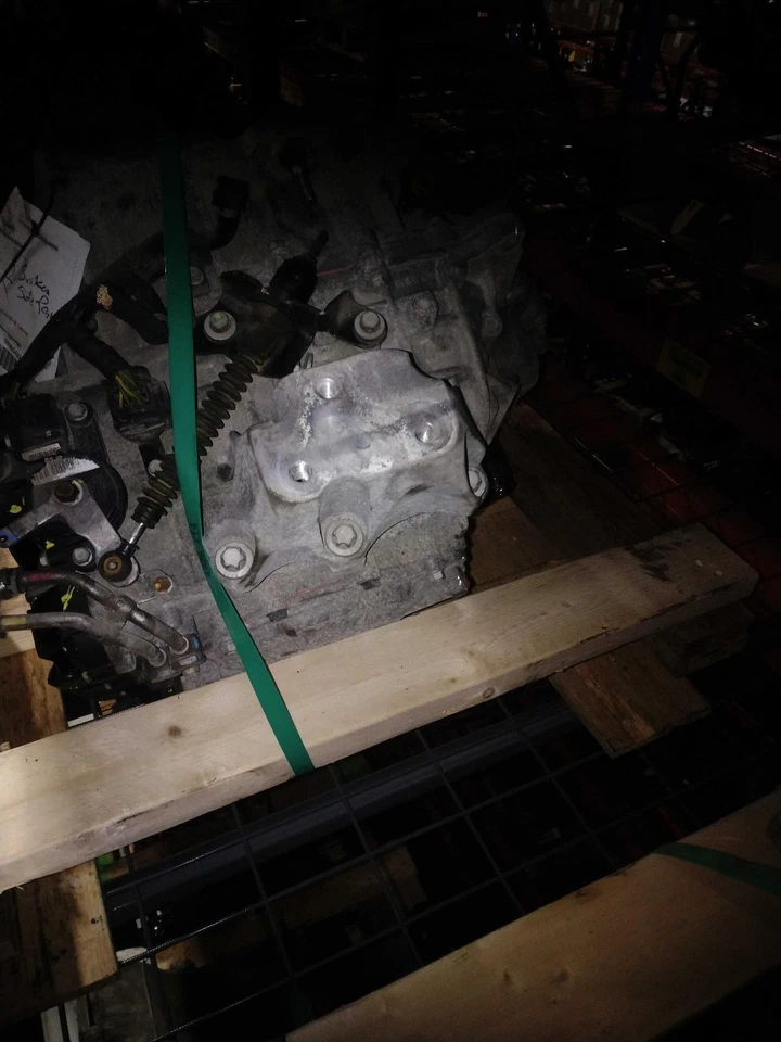 Conjunto de transmisión automática usado se adapta a: Dodge Dart AT 2.0 2013 grado A Foto 1 de 4