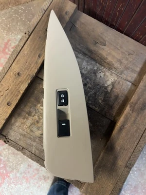 Interruptor de ventana de pasajero Suzuki Kizashi 2010-13 con moldura OEM Foto 1 de 2