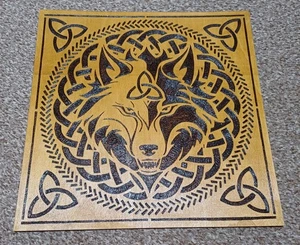 Placa de lobo vikingo pirografía hecha a mano (pagano/gótico) - Imagen 1 de 1