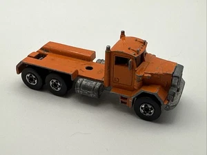 Hot Wheels Peterbilt Tanker Truck Orange California Construction 1982 Workhorses - Picture 1 of 5