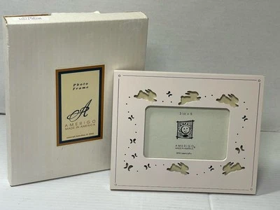 NUEVO Marco de fotos de madera Amerigo corte láser rosa pálido conejito conejos y mariposa '93 Foto 1 de 4