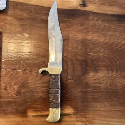 FACA DE CAÇA VINTAGE PAQUISTÃO 10" COM ALÇA DE MADEIRA E LATÃO - Imagem 1 de 4