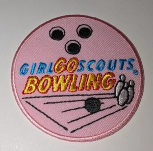 Pfadfinder Go Bowling rosa Ball Fun Patch bestickt Abzeichen ANLEITUNG Bügelbild NEU - Bild 1 von 3