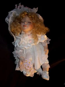 Heartland Collection PORCELAIN KISSING BRIDE Doll - Picture 1 of 9
