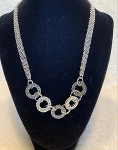 Collar de círculos entrelazados Lia Sophia ""Eclipse"", 16-19 pulgadas, nueva casa rodante original $52.00 - Imagen 1 de 3