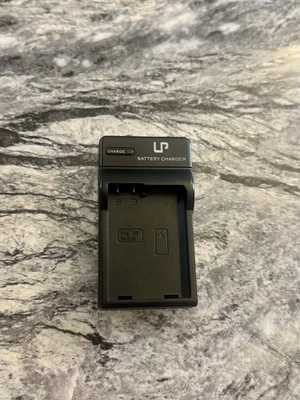 Cargador de Cámara Video/Digital 100-240V 50/60hz Salida 8.4V 600mA SA0166 Foto 1 de 4