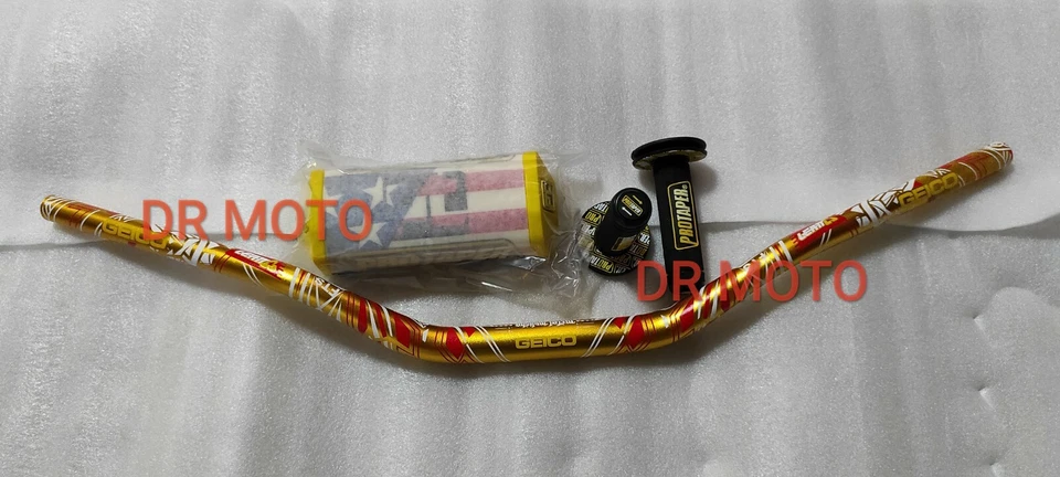 KIT MANUBRIO PRO TAPER STERZO COLORE Oro GEICO NUOVO PARACOLPI MANOPOLE cod034 - Immagine 1 di 1