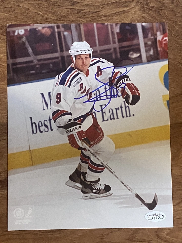 Foto autografiada de ADAM GRAVES New York Rangers 8x10 JSA Foto 1 de 1