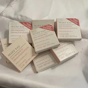 Vintage Mary Kay Day Radiance Cream Foundation Discontinued D-Shape - Picture 1 of 14