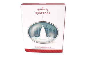 2014 Hallmark Keepsake "Navidad en la ciudad" adorno azul árbol de Navidad - Imagen 1 de 10