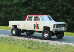 1/64 M2 Machines Custom IH 1973 Chevrolet Super 30 Truck Dually Squarebody - Picture 1 of 12