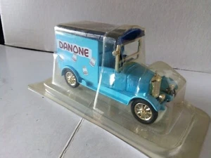 Corgi Morris Van Danone Scala 1:43 - Foto 1 di 3