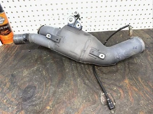 09-11 MIDPIPE YAMAHA Yzf R1 EXHAUST MID Catalyst PIPE 14B-14740-00-00 OEM Used - Picture 1 of 13