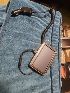 TomTom XL Black GPS 4.5" Screen - Picture 1 of 2