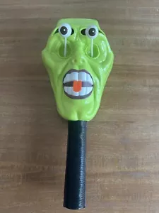 1995 The Mask Movie Handheld Face Mask on a Stick Animated Eyes & Tongue New - Picture 1 of 3
