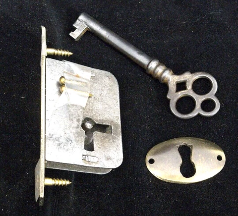 ANTIQUE SMALL  (2 5/8"x1/2" face plate) CABINET  LOCK WITH KEY AND HARDWARE Cover