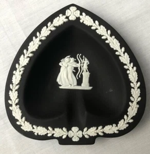 Wedgwood Black Basalt Jasperware Spade Shape Ashtray Trinket Pin Tray Dish - Picture 1 of 6