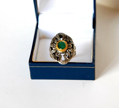 Anello stile antico in oro b/t e argento, diamantini e smeraldo - Immagine 1 di 3